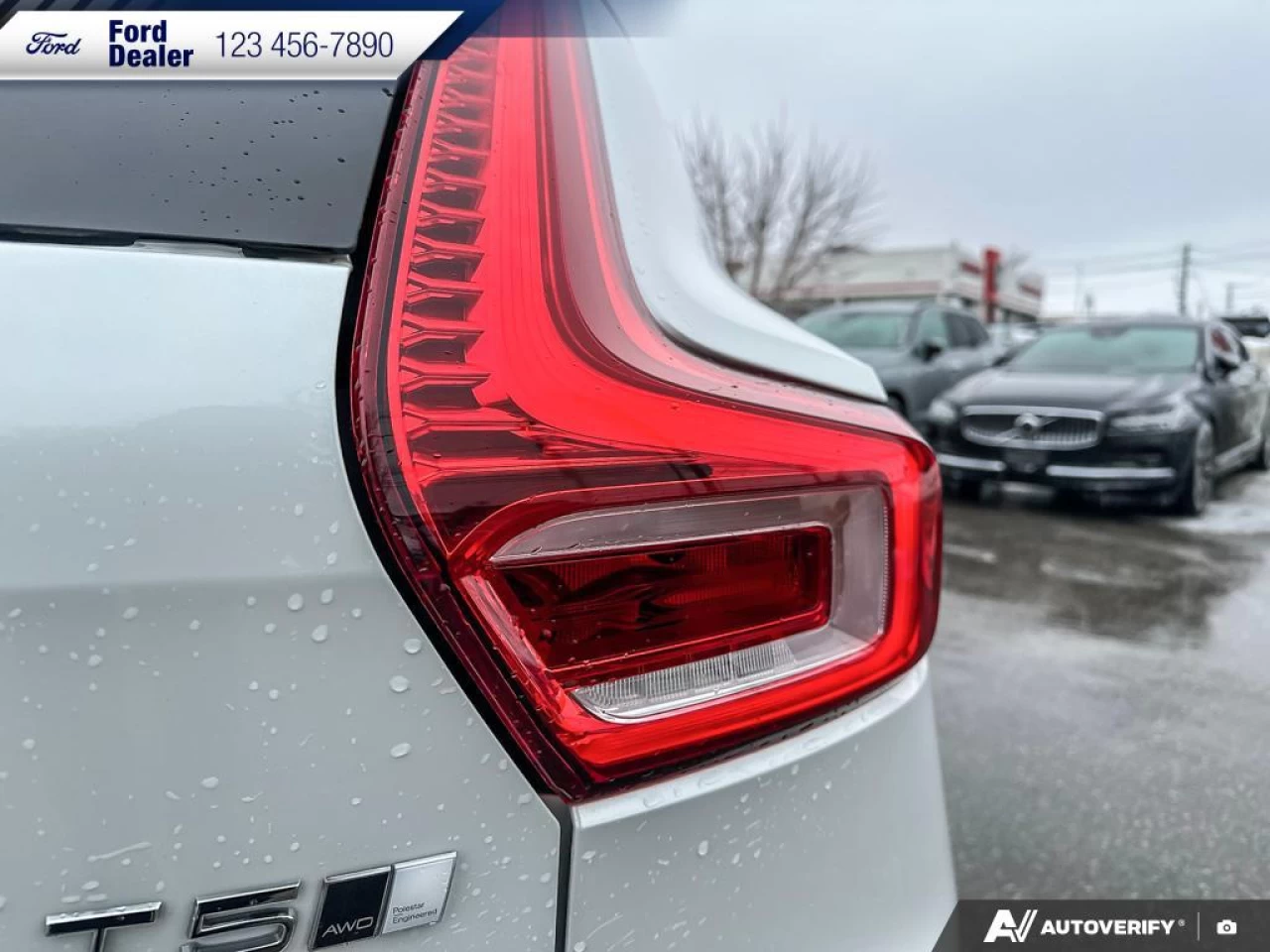 2022 Volvo XC40 T5 Inscription Main Image