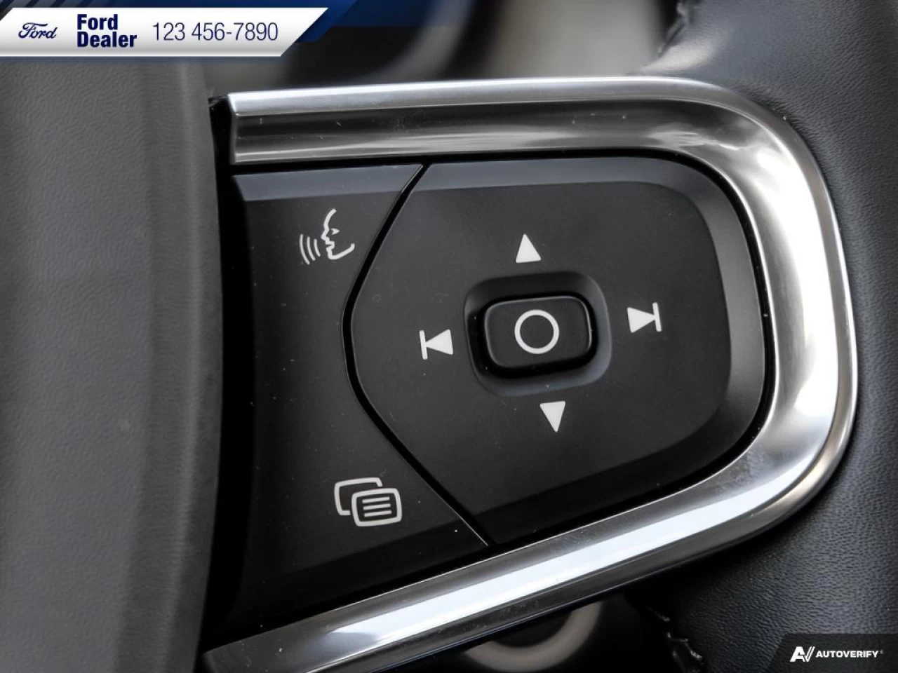 2022 Volvo XC40 T5 Inscription Main Image