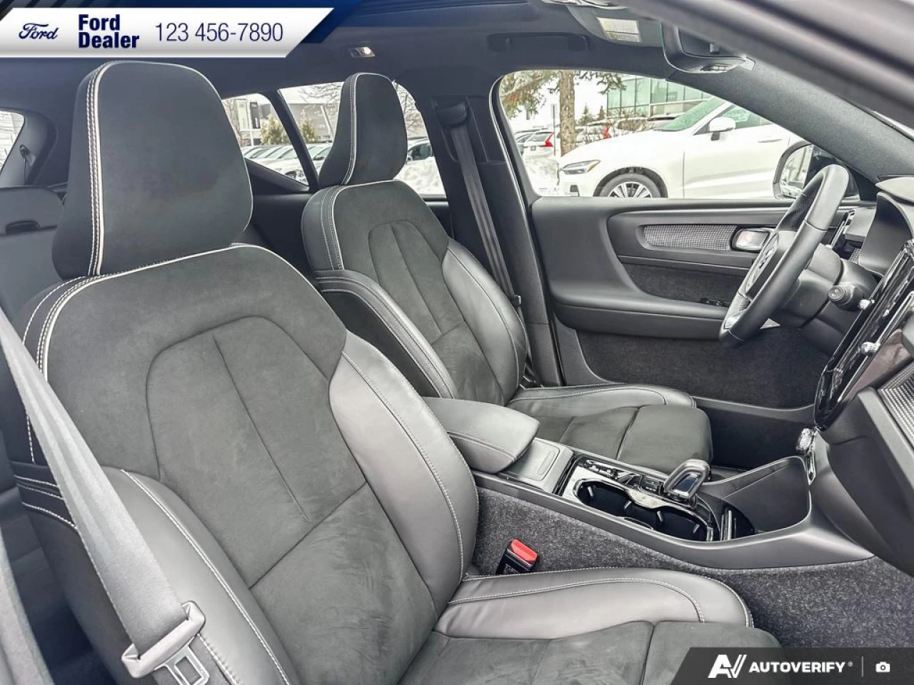2022 Volvo XC40 T5 Inscription Main Image