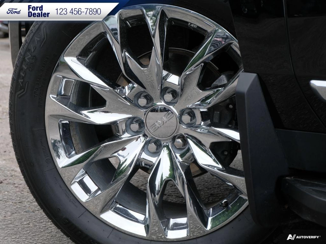 2021 GMC Yukon Denali Main Image