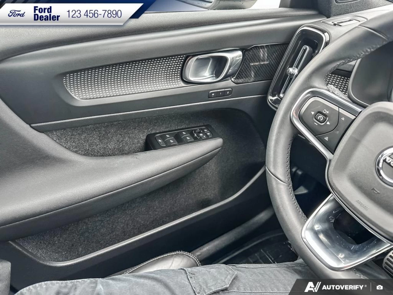 2022 Volvo XC40 T5 Inscription Main Image