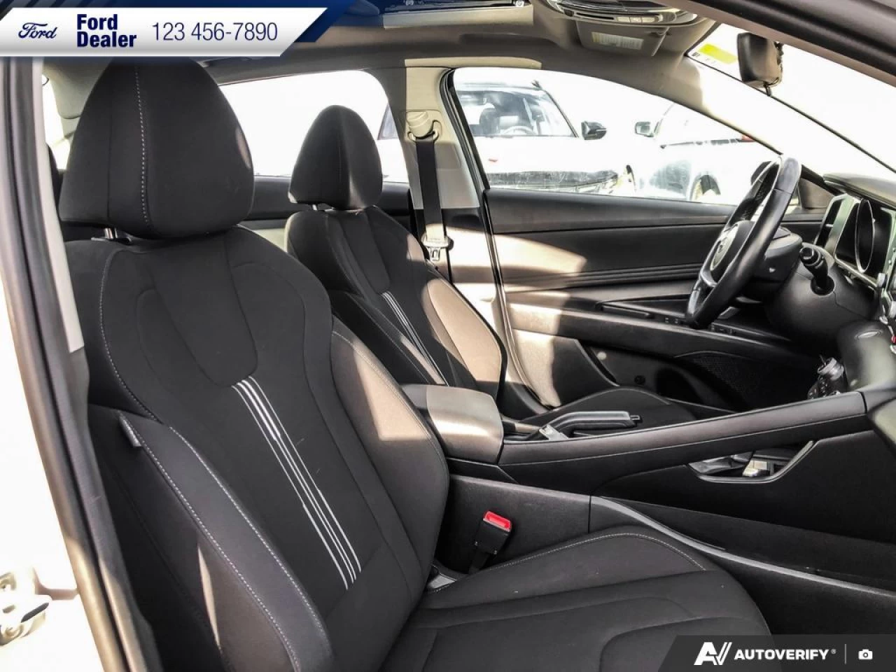 2022 Hyundai Elantra Preferred Image principale