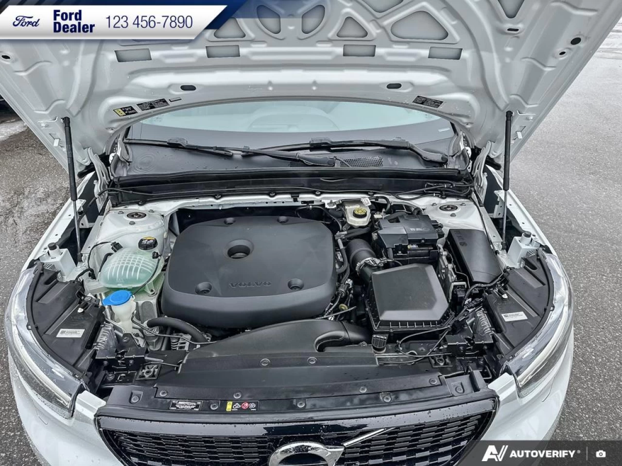 2022 Volvo XC40 T5 Inscription Main Image