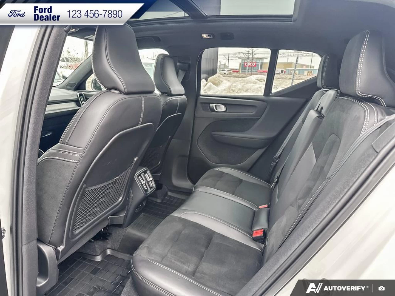 2022 Volvo XC40 T5 Inscription Main Image