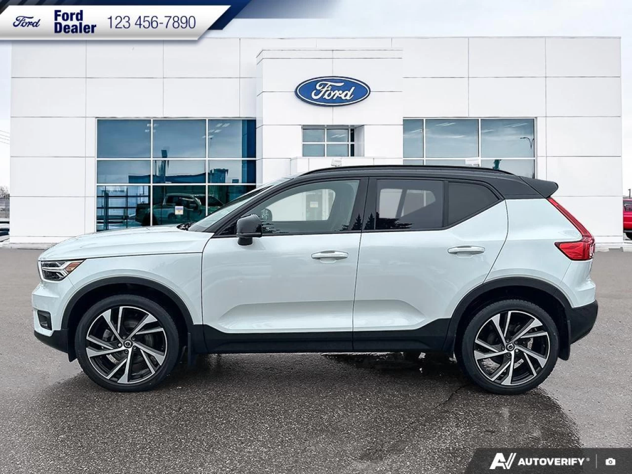 2022 Volvo XC40 T5 Inscription Main Image