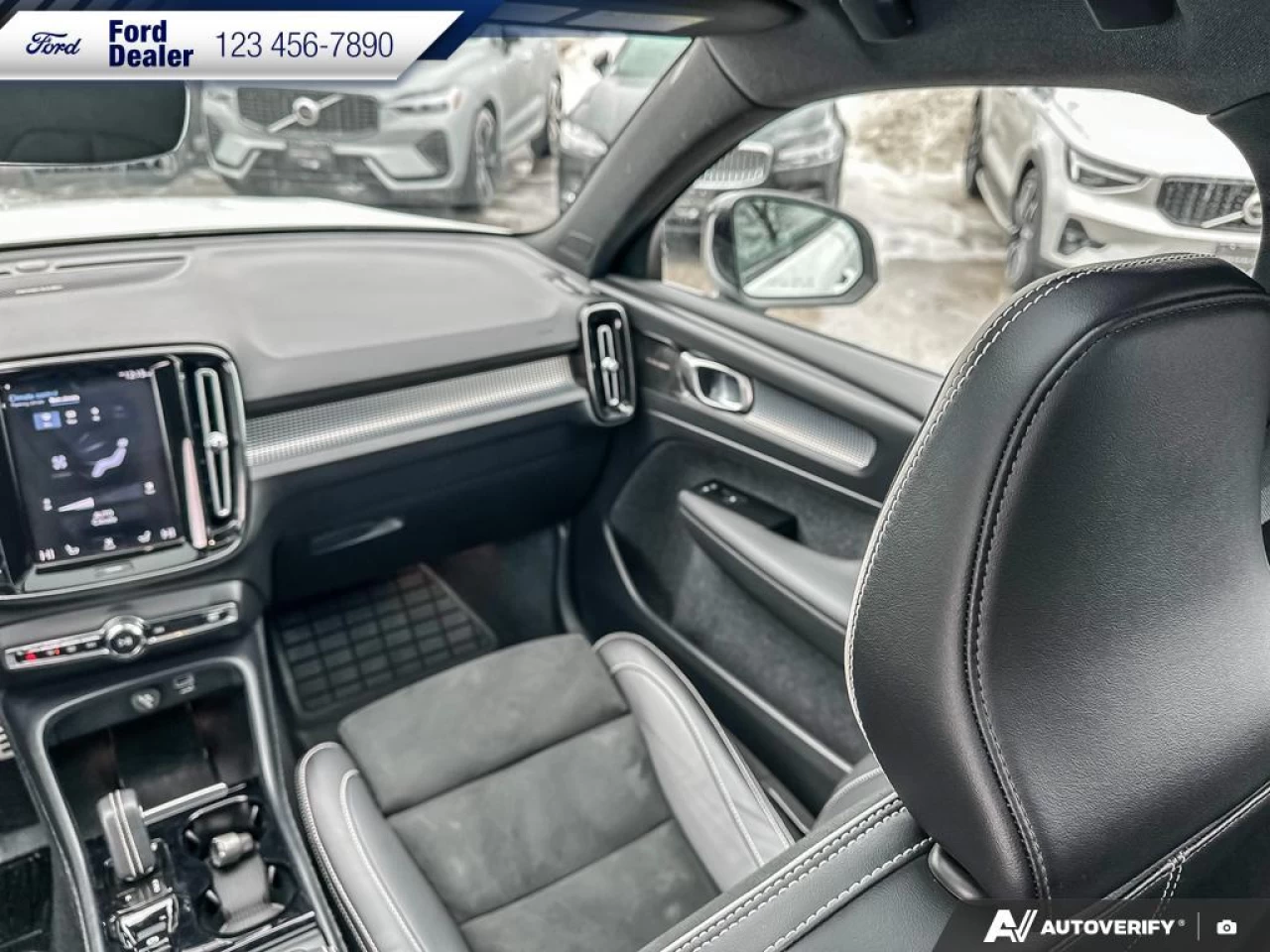 2022 Volvo XC40 T5 Inscription Main Image