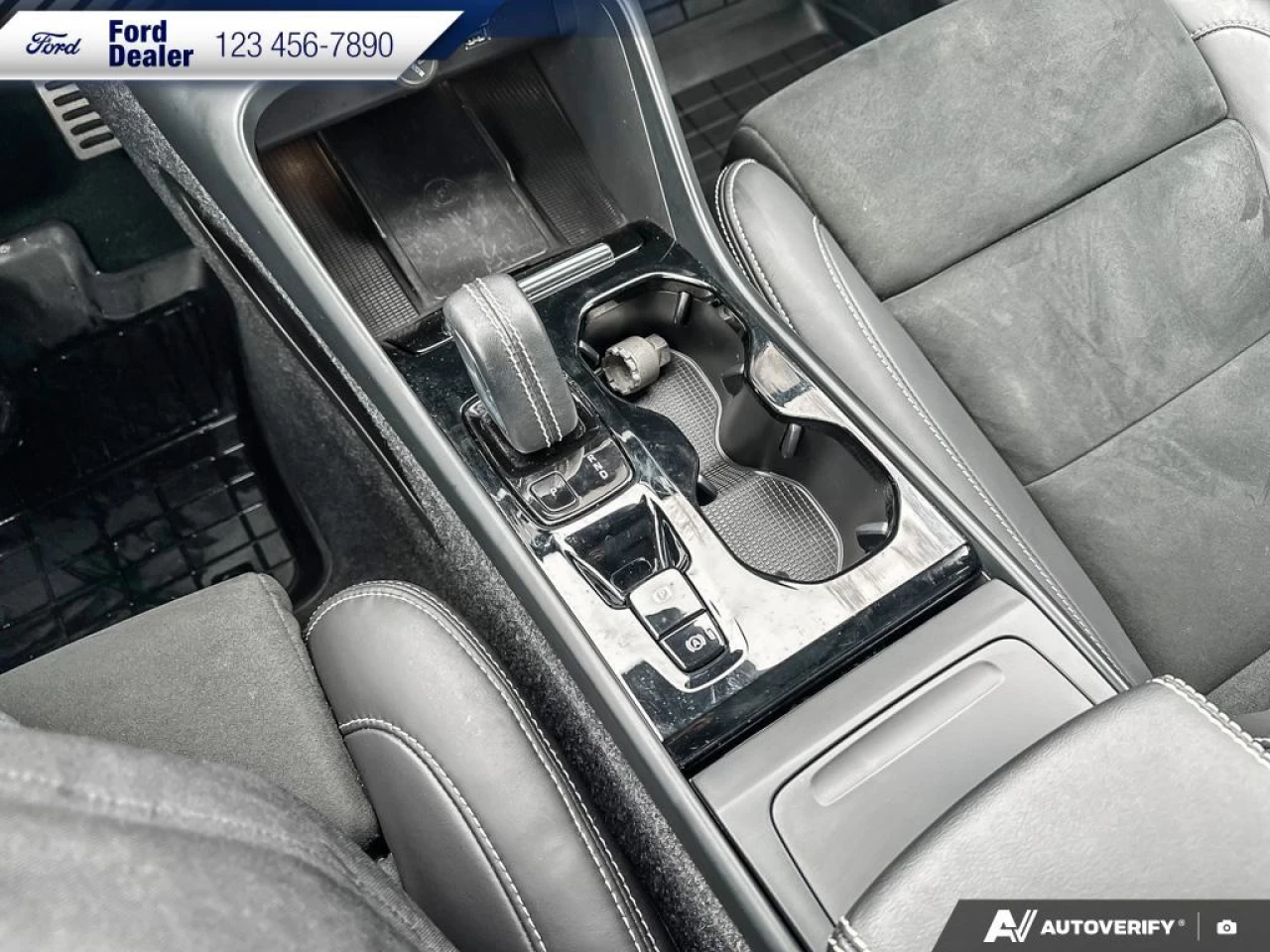 2022 Volvo XC40 T5 Inscription Main Image