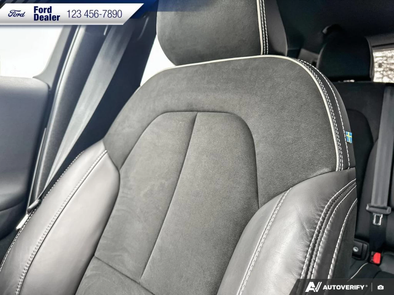 2022 Volvo XC40 T5 Inscription Main Image