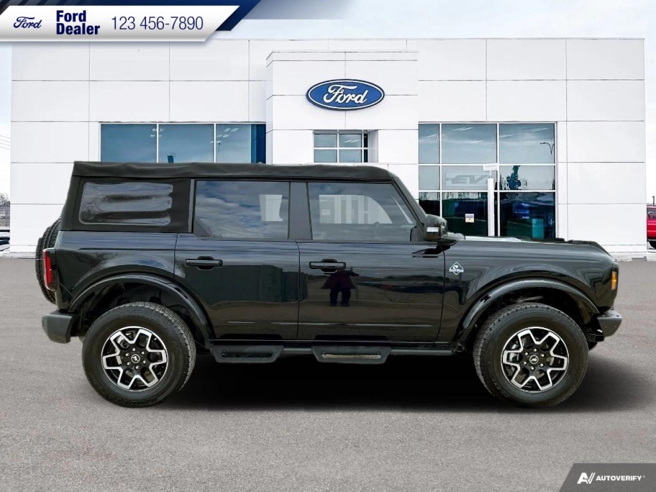 2022 Ford Bronco  Main Image