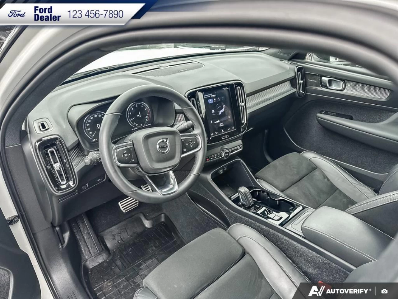 2022 Volvo XC40 T5 Inscription Main Image