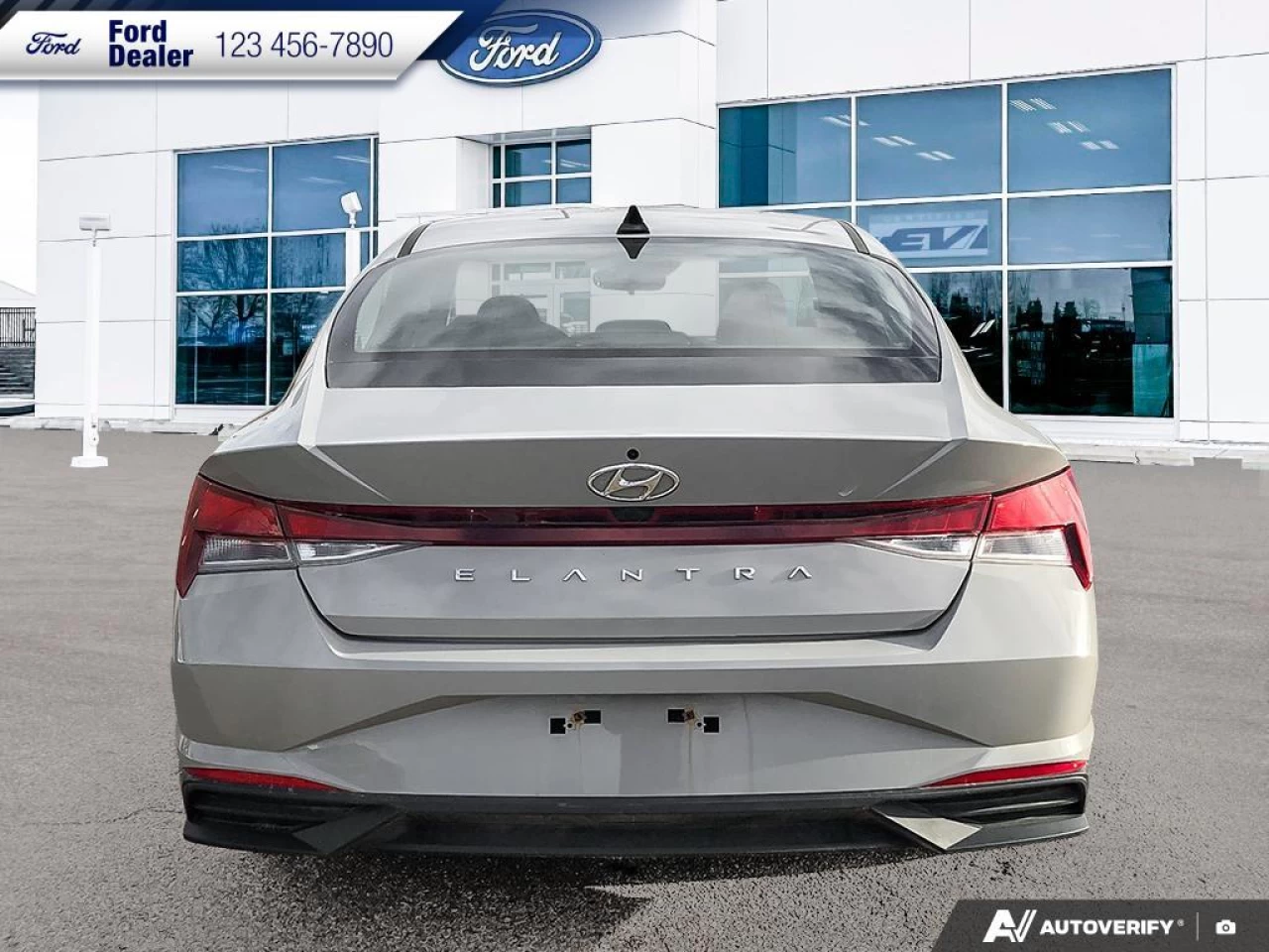 2022 Hyundai Elantra Preferred Image principale