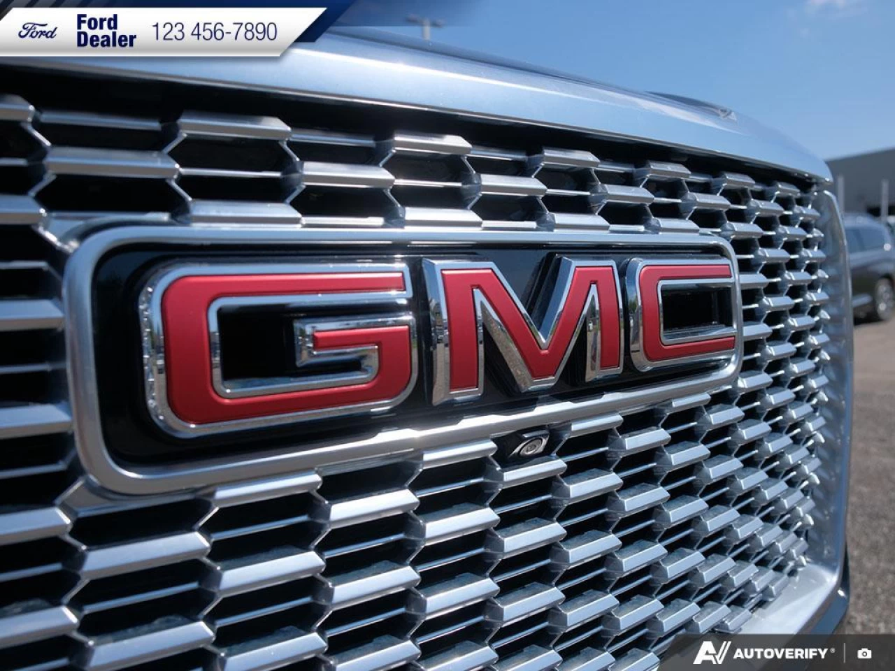 2021 GMC Yukon Denali Main Image