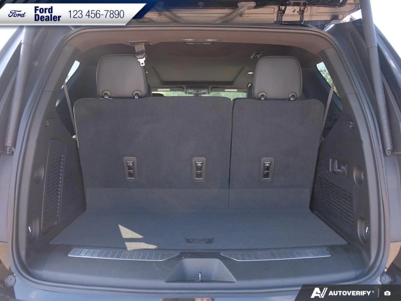 2021 GMC Yukon Denali Main Image