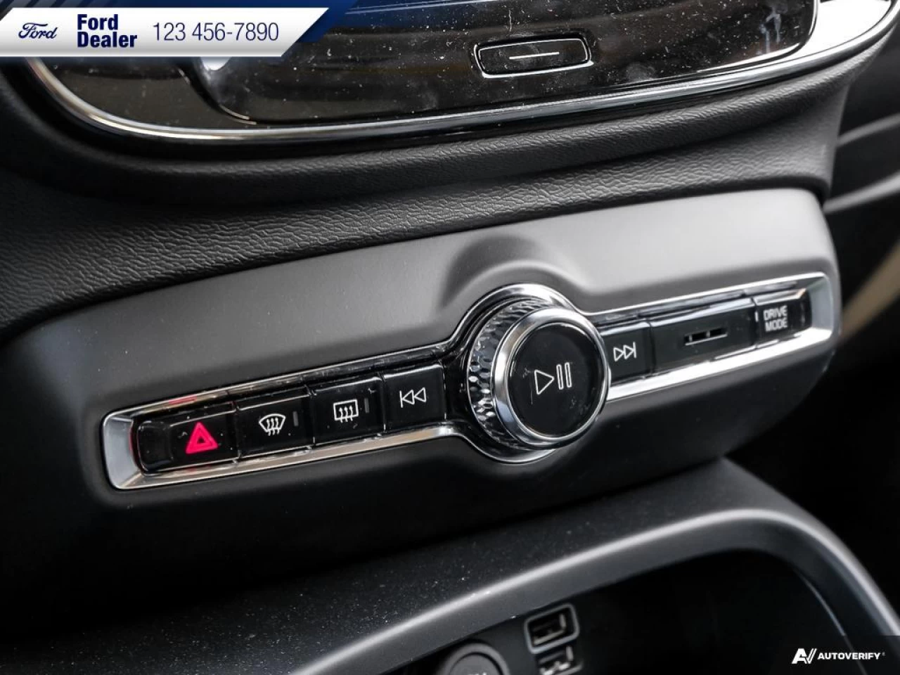 2022 Volvo XC40 T5 Inscription Main Image