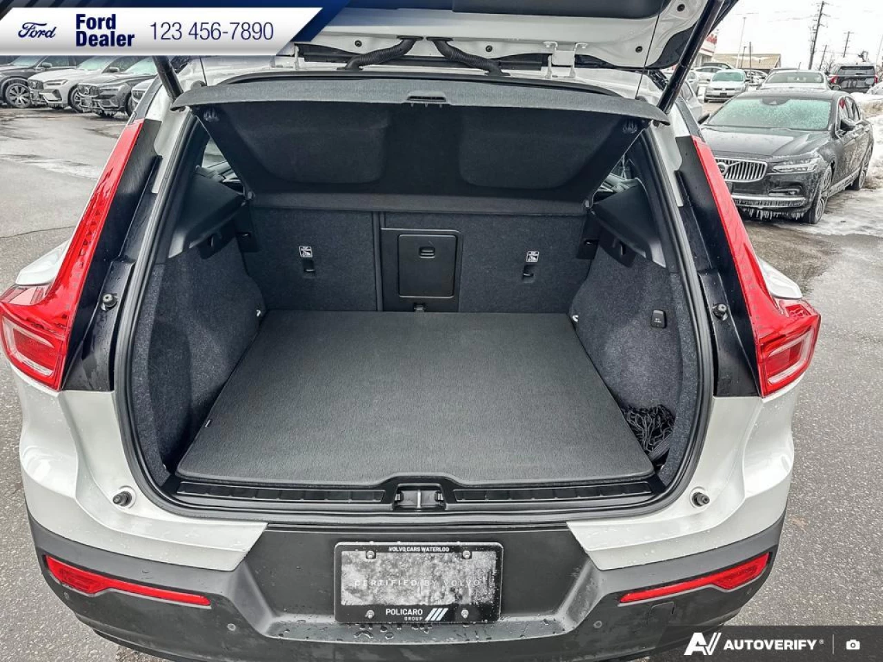 2022 Volvo XC40 T5 Inscription Main Image