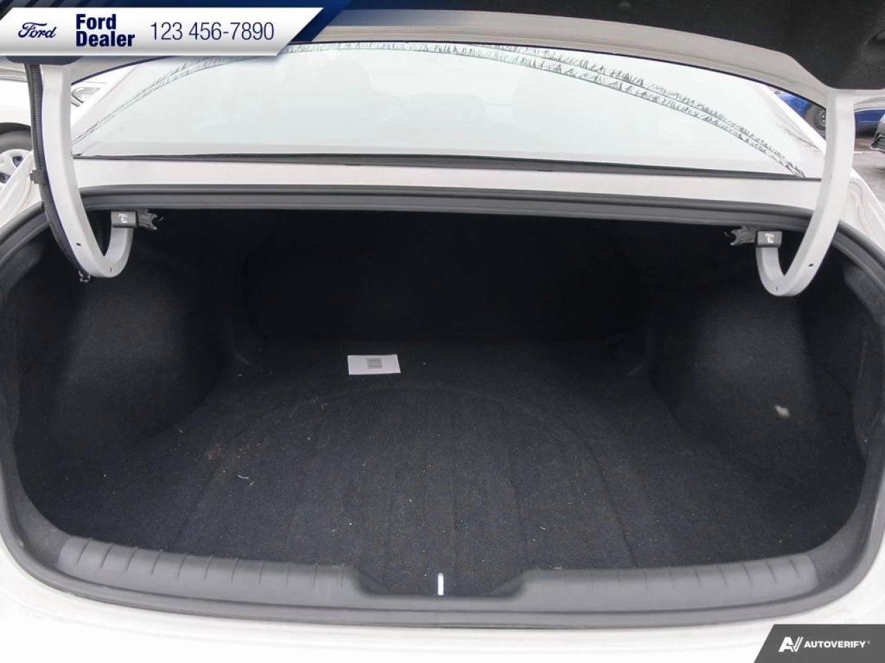 2022 Hyundai Elantra Preferred Main Image