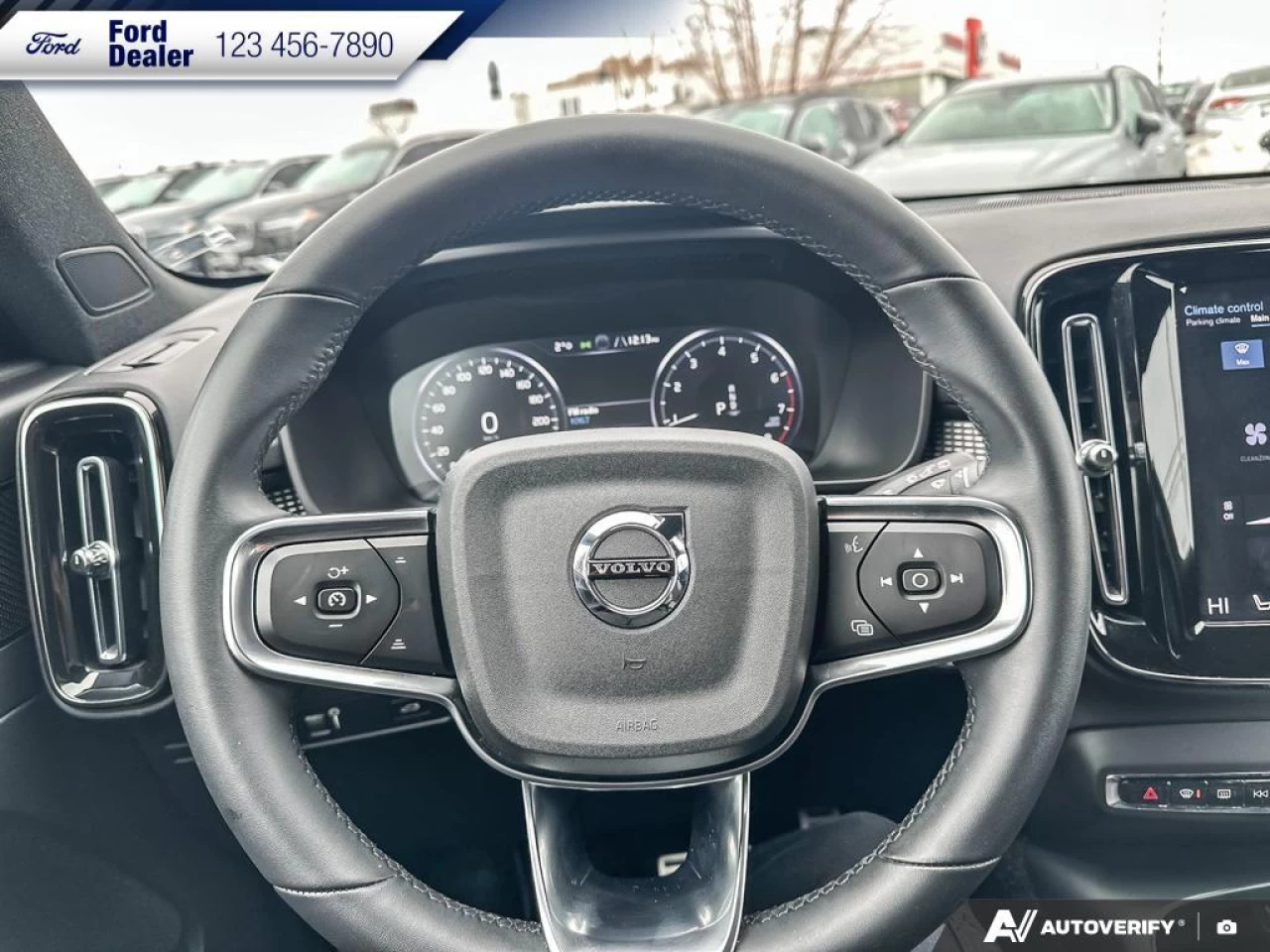 2022 Volvo XC40 T5 Inscription Main Image