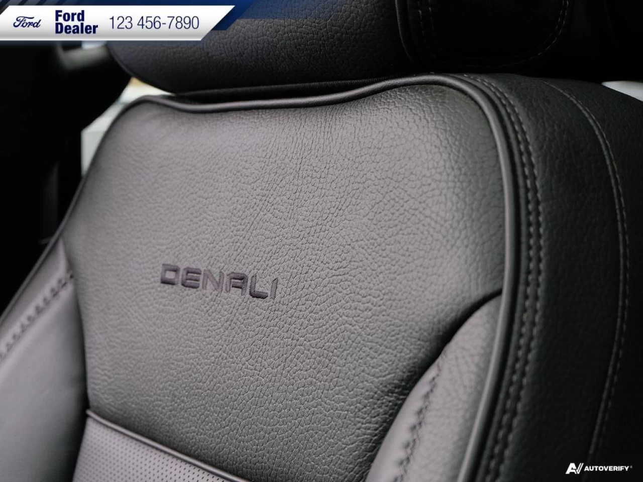 2021 GMC Yukon Denali Image principale