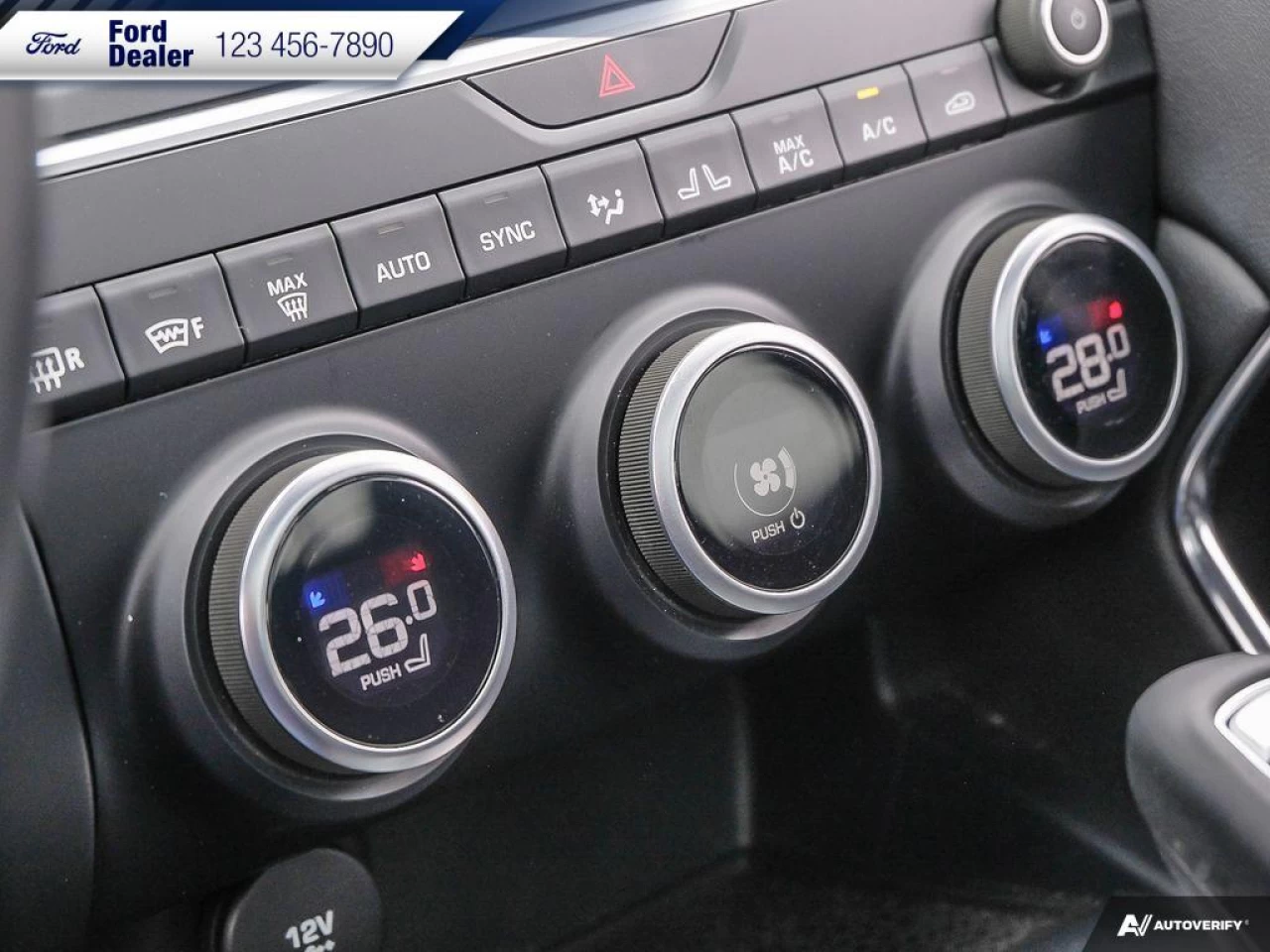 2020 Jaguar E-Pace Checkered Flag Image principale