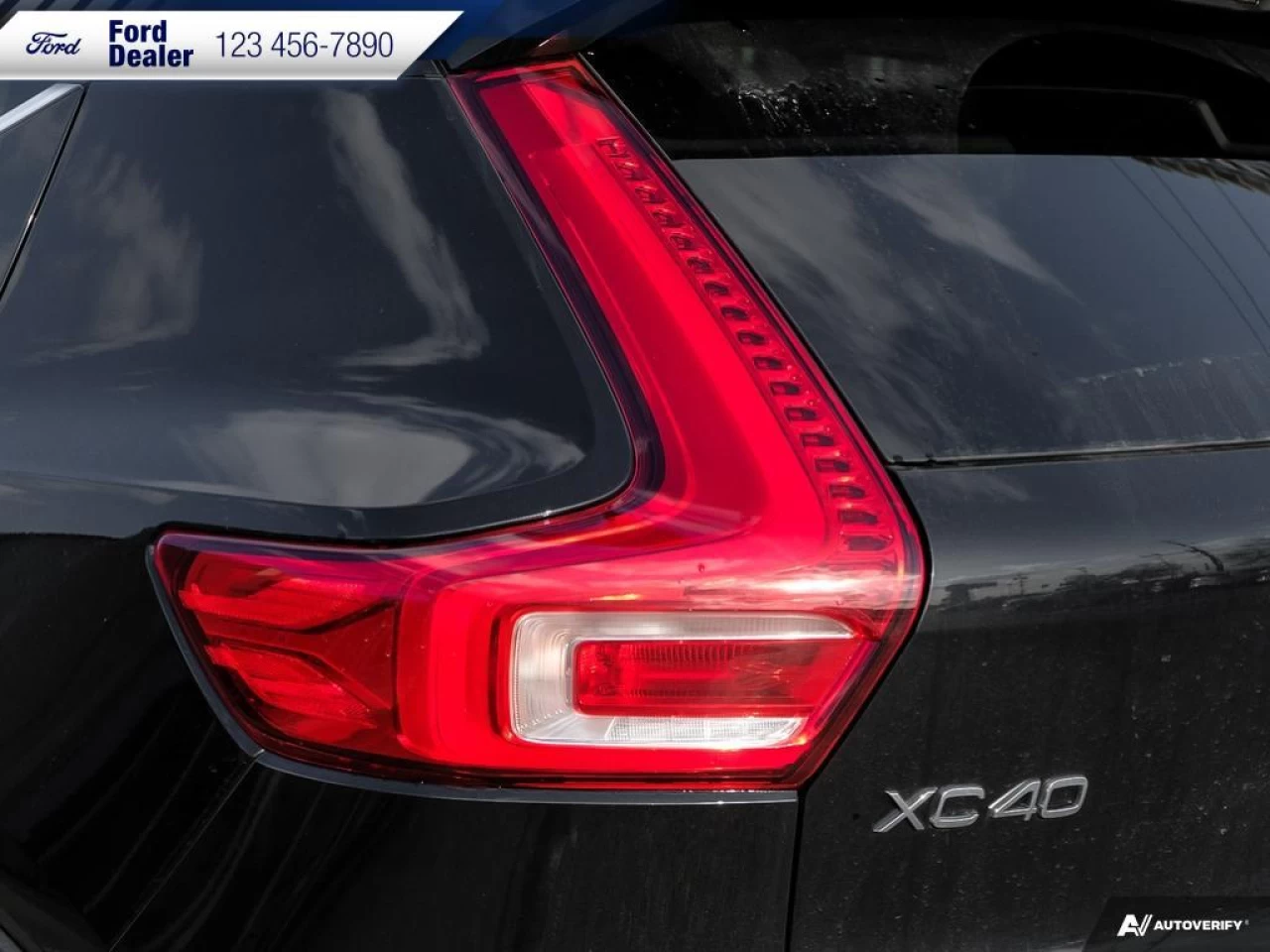 2022 Volvo XC40 T5 Inscription Main Image